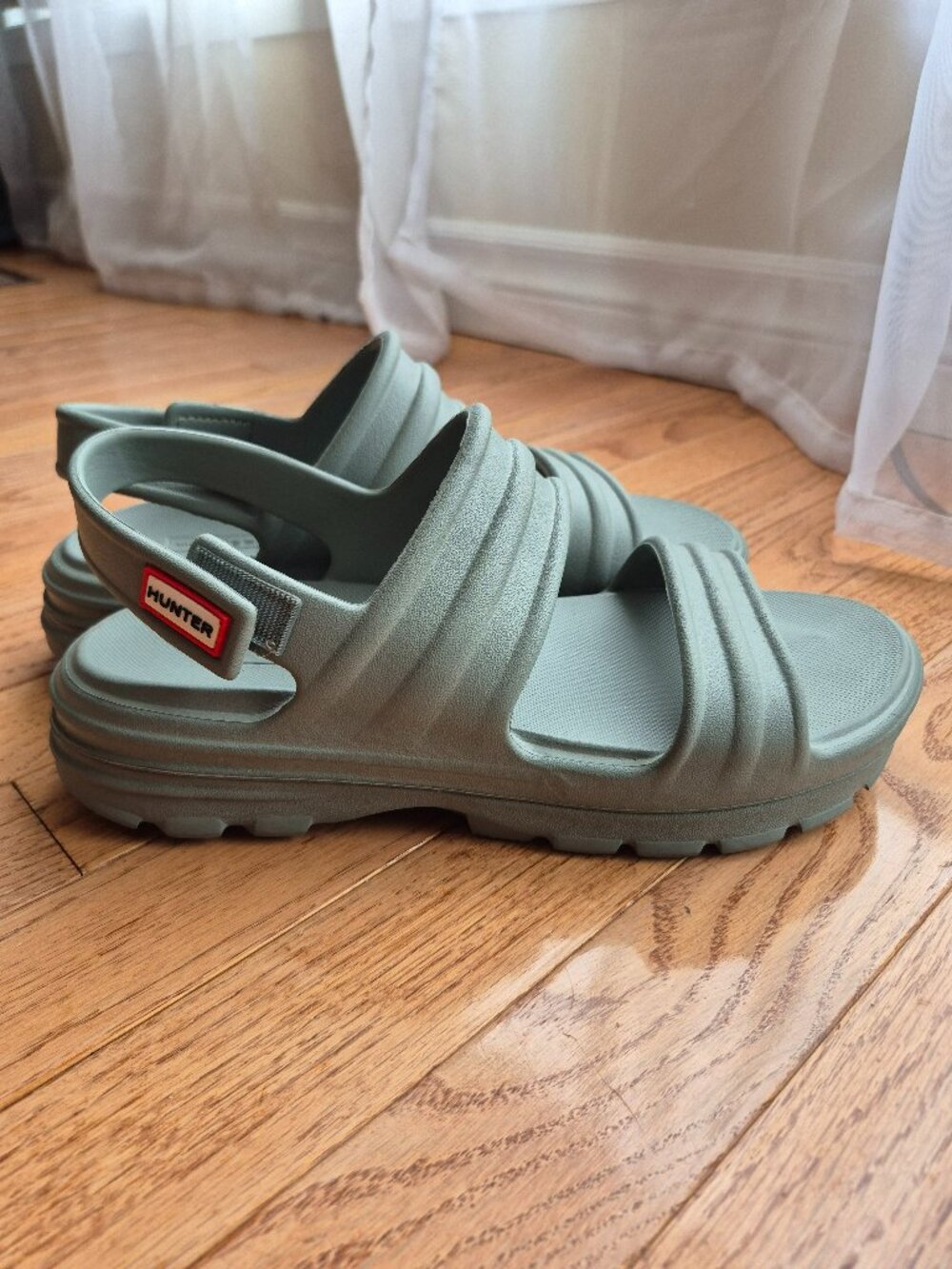 Hunter Bloom Algae Foam Sandals 9